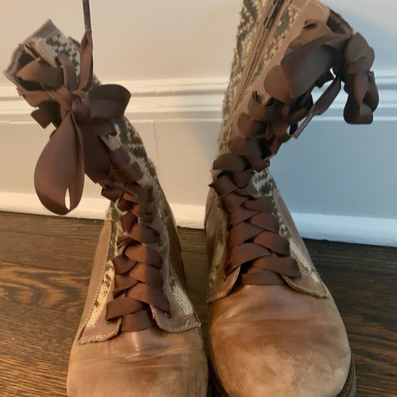 Brown size 8 boots - Picture 2 of 5